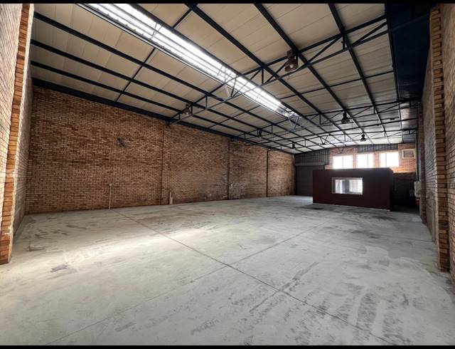 320M² WAREHOUSE TO LET IN LASER PARK